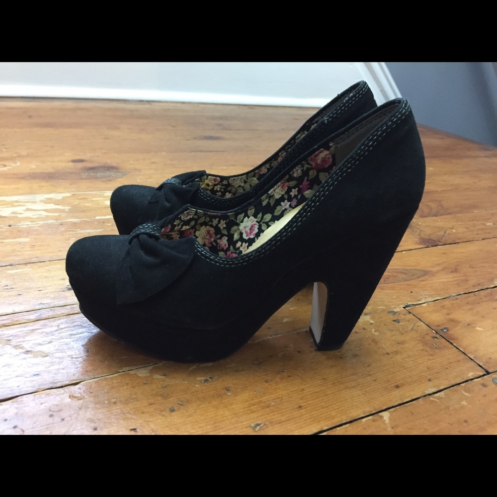 Seychelles black suede platform pumps